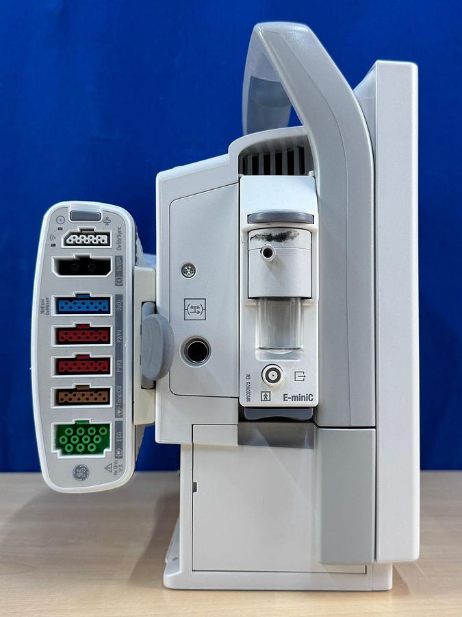 Used GE B450 Patient Monitor YOM: 2018 Include GE E-MINIC Gass Module YOM: 2014