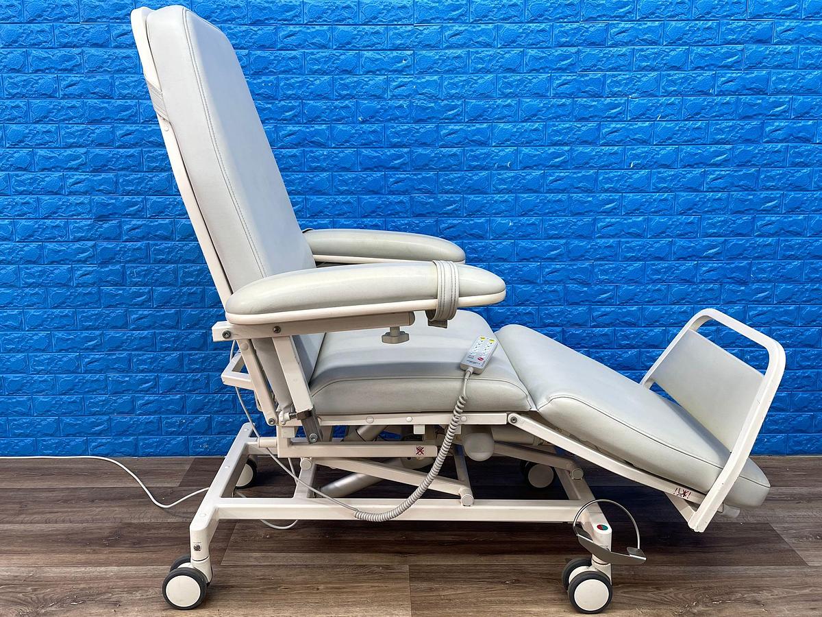 Used Digiterm Comfort-4B Dialysis chair with remote 