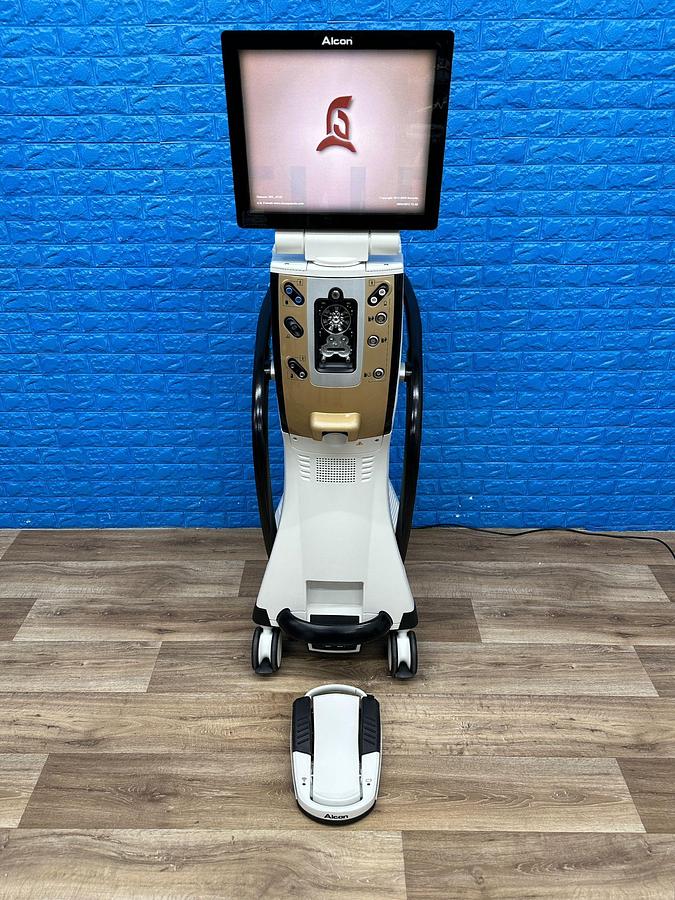 Used ALCON Centurion Phaco Machine, YOM: 2016 Phacoemulsifier