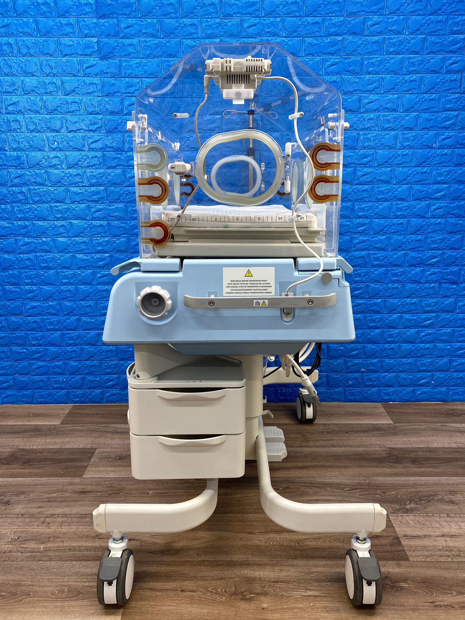 Used Drager Isolette 8000 YOM: 2017