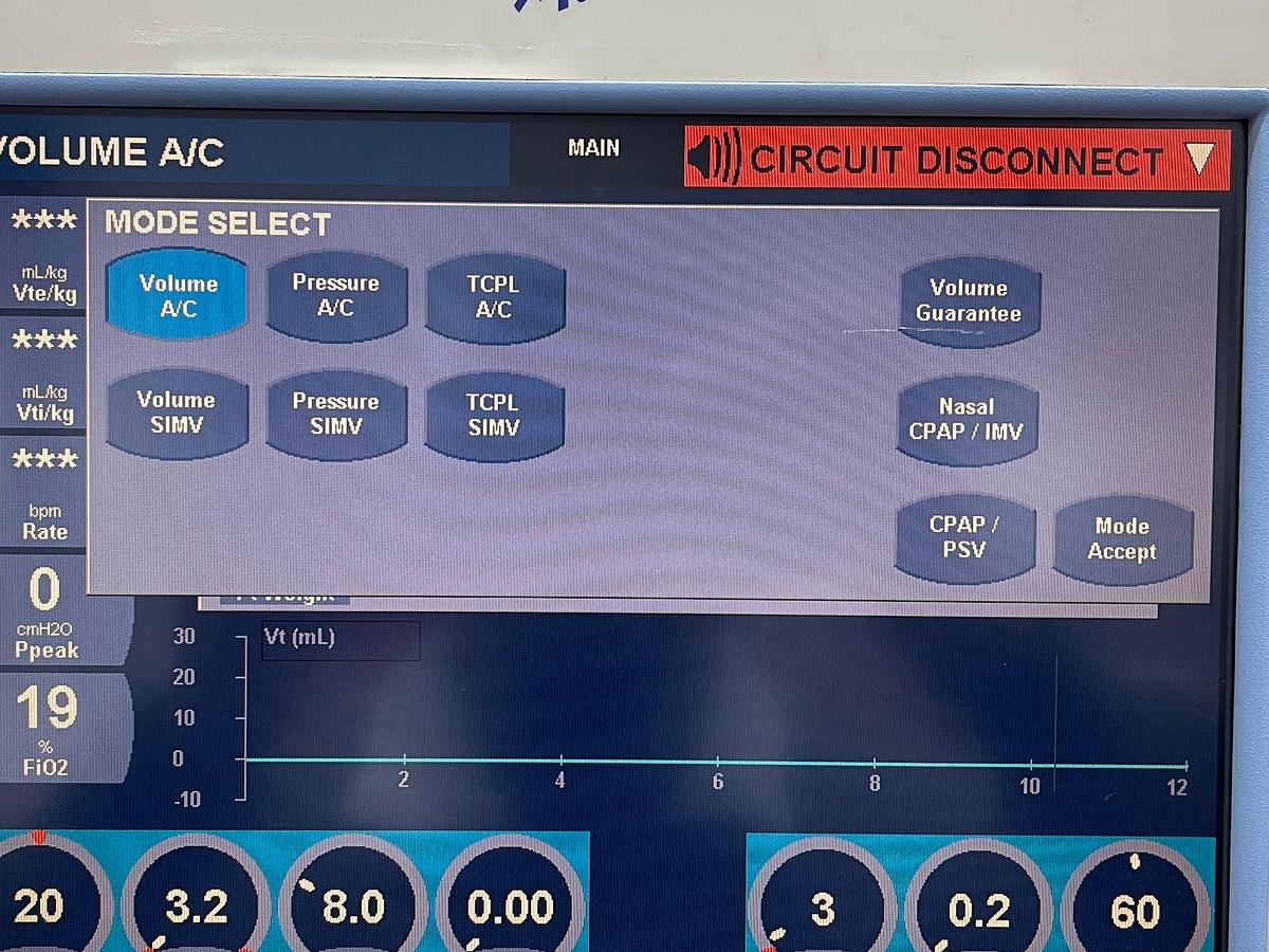 Used AVEA Carefusion Vaisys Ventilator