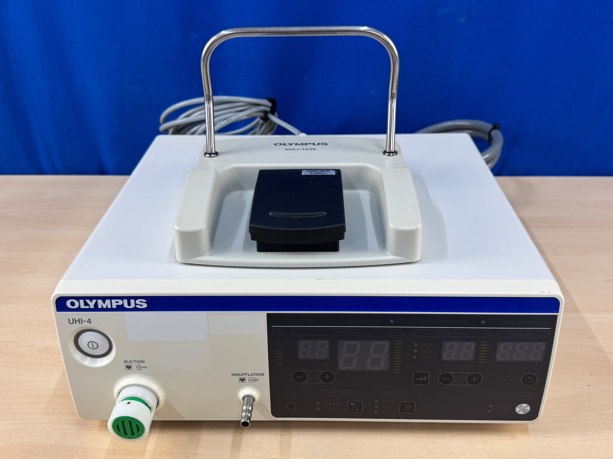 Used Olympus UHI-4 High Flow Insufflation Unit With Hose   Include Olympus MAJ-1939 Foot Switch  REF: 33.1.57.9.46 