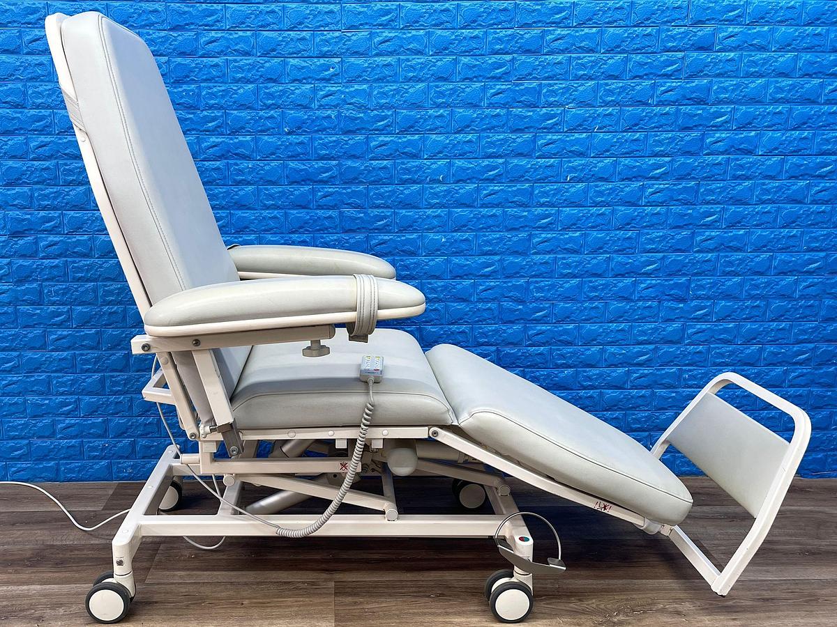 Used Digiterm Comfort-4B Dialysis chair with remote 