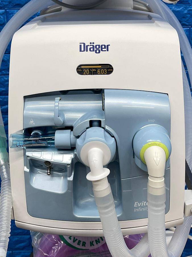 Used Dräger Evita V500 Ventilator SW: S02.51.01 Hours: 33367 YOM: 2013 SN: ASEE-0086