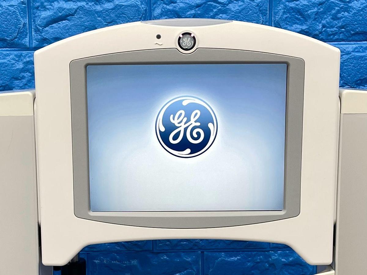 Used GE Giraffe Infant Incubator, YOM:2018, YOM:2018