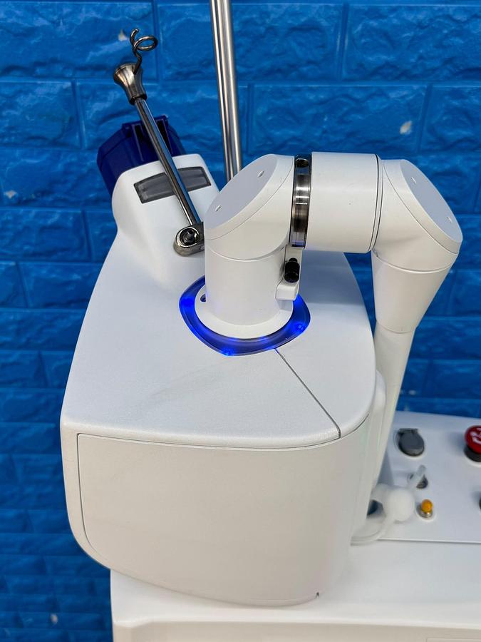 Used Lumenis ACUPULSE DUO Laser 40 Watt REF: SA-10014050 YOM: 2015 SN: 175 Include: Acupulse SurgiTouch Flash Scanner SN: 2118A Acuspot 712 Micromanipulator SN: 846 4x CO2 Laser Glasses