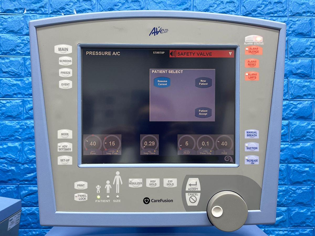 Used AVEA Carefusion Vaisys Ventilator