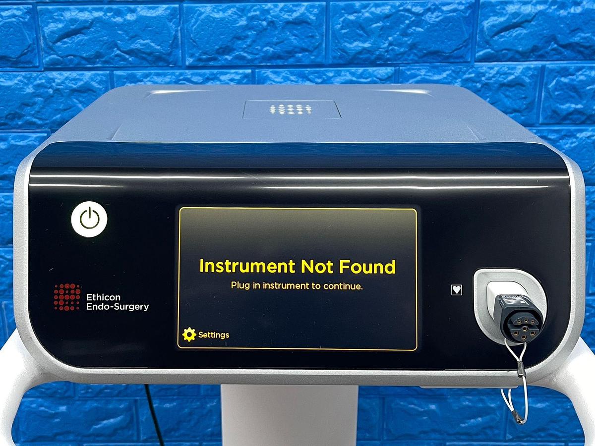 Used ETHICON GEN 11 YOM: 2011  With Ethicon Harmonic Hand Piece