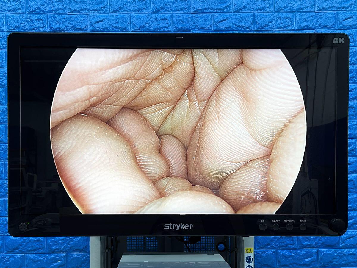 Used Stryker 1688 4K Tower  Lcd Monitor 4k 32” YOM: 2021