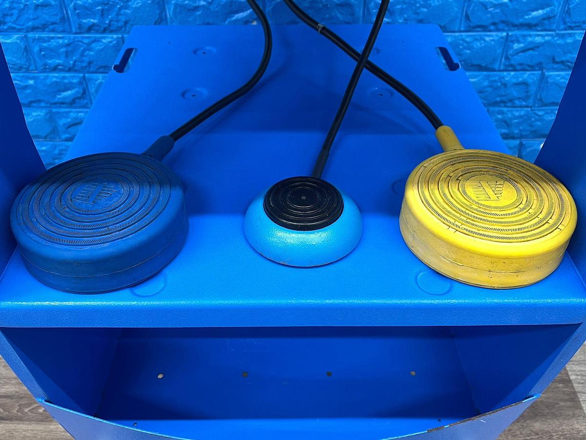 Used COVIDIEN ForceTriad YOM: 2013 with Mono Polar Footswitch and Bipolar Footswitch