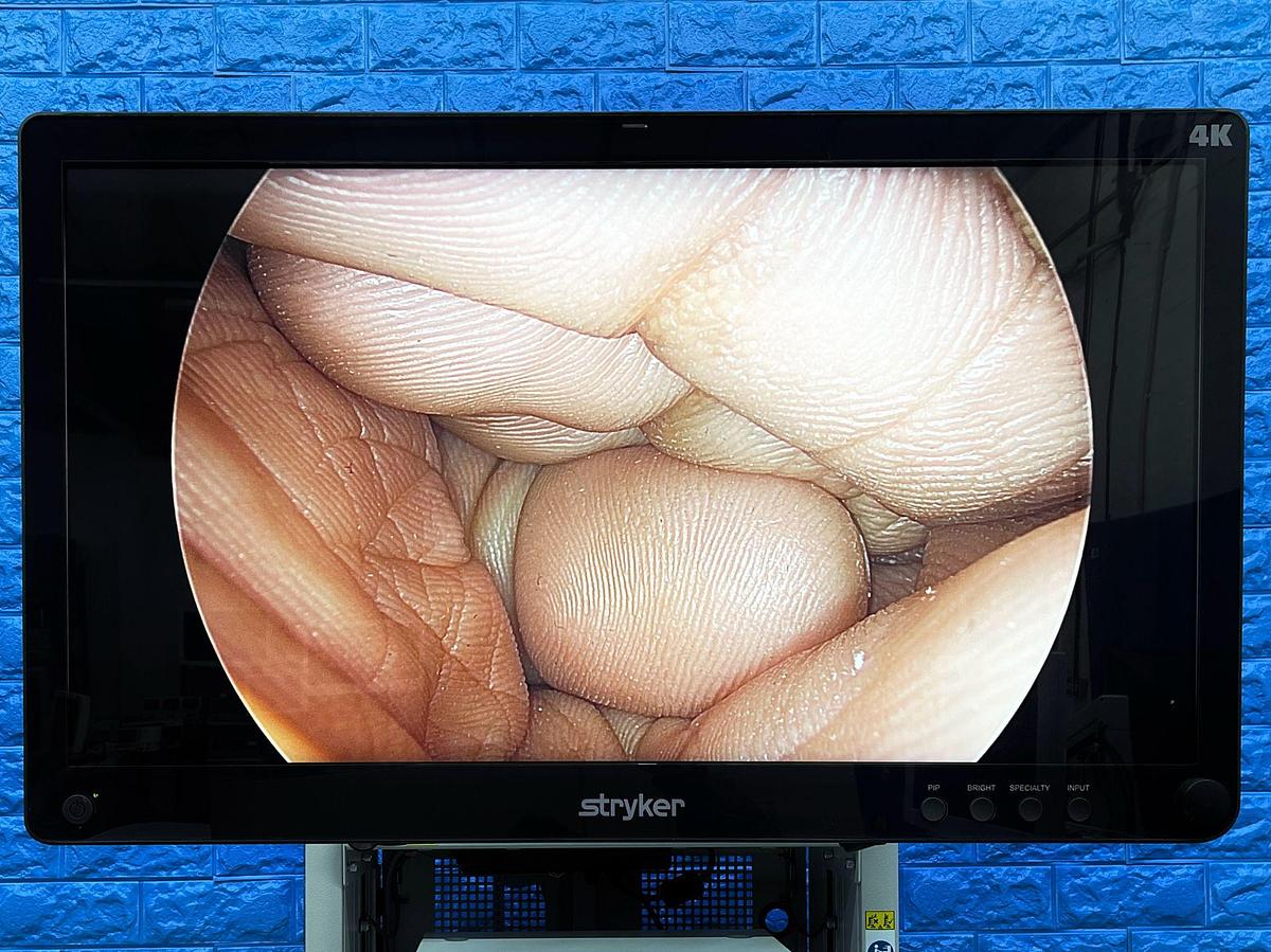 Used Stryker 1688 4K Tower  Lcd Monitor 4k 32” YOM: 2021