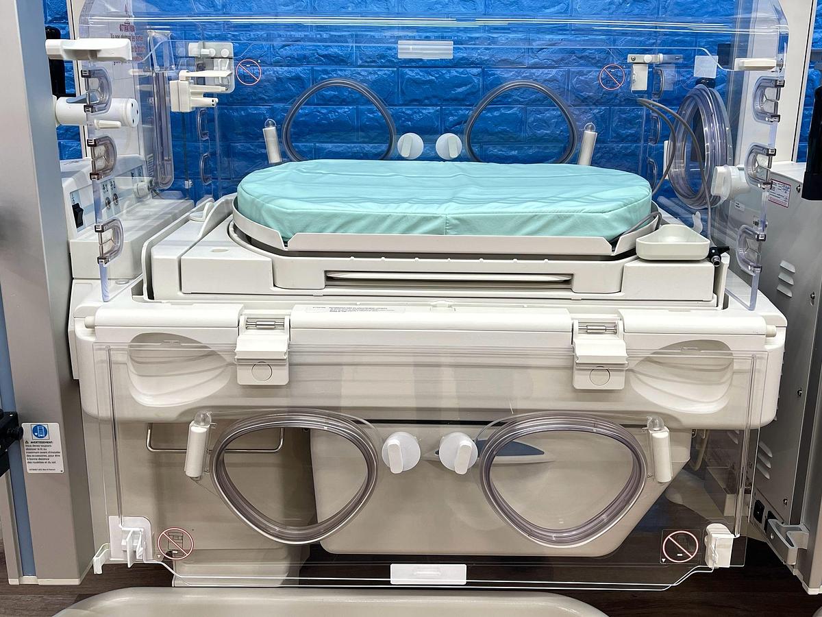 Used GE Giraffe Infant Incubator, YOM:2018, YOM:2018