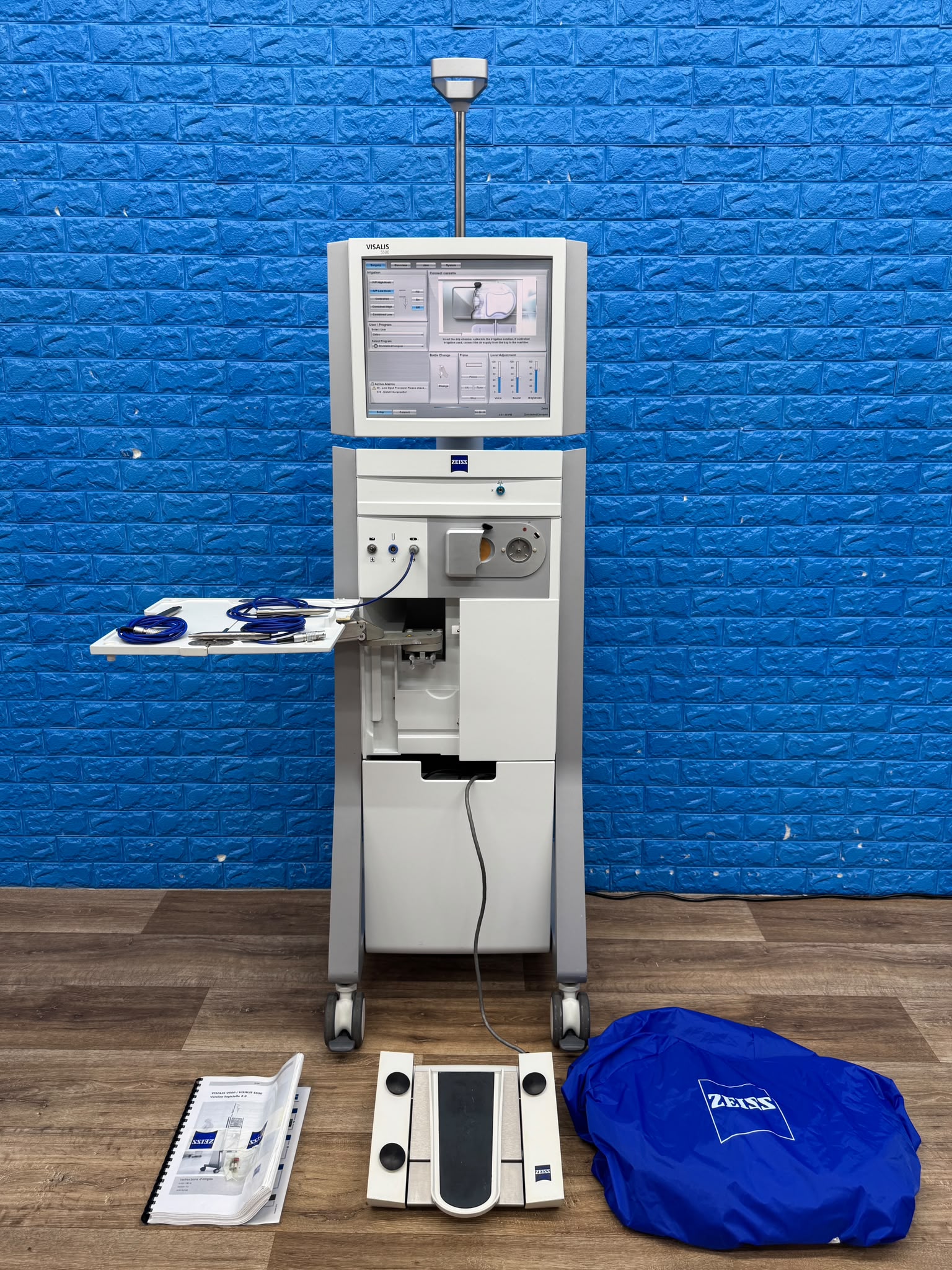 Used CARL ZEISS Visalia S500 REF: 640420 with 3 Hand Pieces YOM: 2013