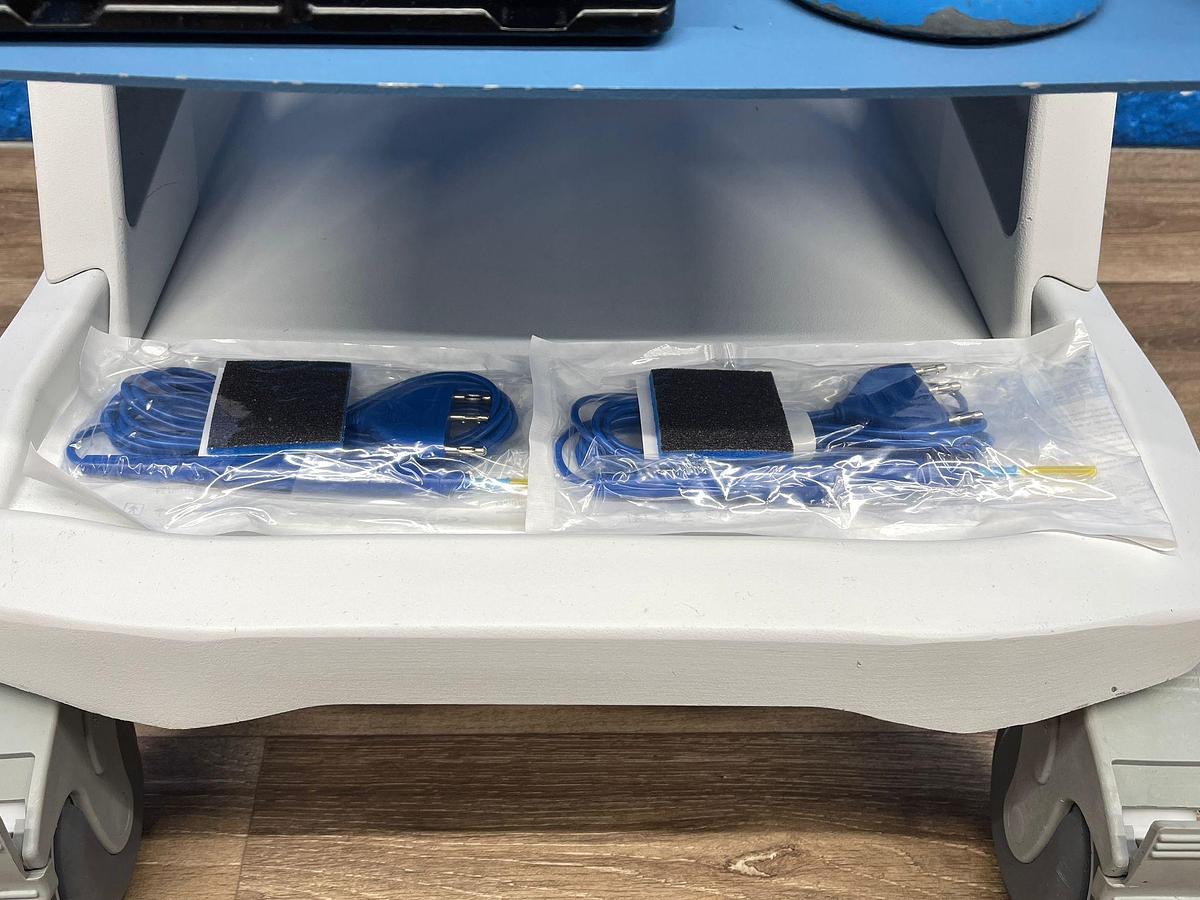 Used COVIDIEN Valleylab FT10 YOM: 2018 Includes Smoke Evacuator YOM: 2018 Monopolar and Bipolar Foot switch Electrosurgical Unit