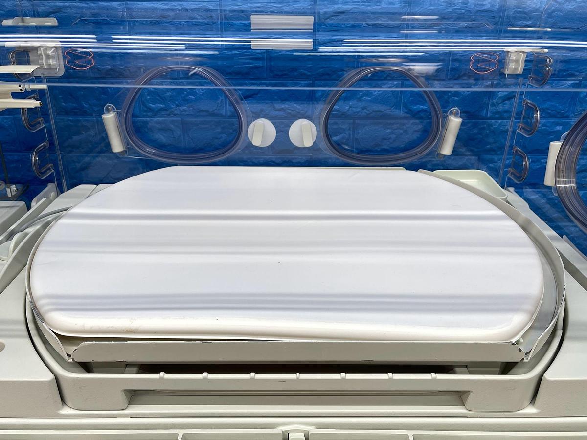 Used GE Giraffe Infant Incubator, YOM:2018, YOM:2018