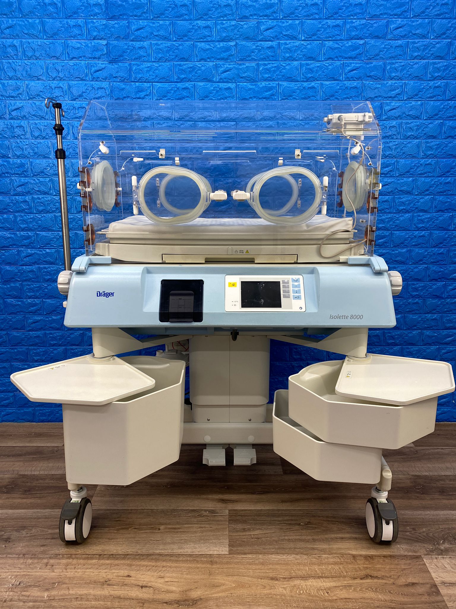 Used Drager Isolette 8000 YOM: 2017