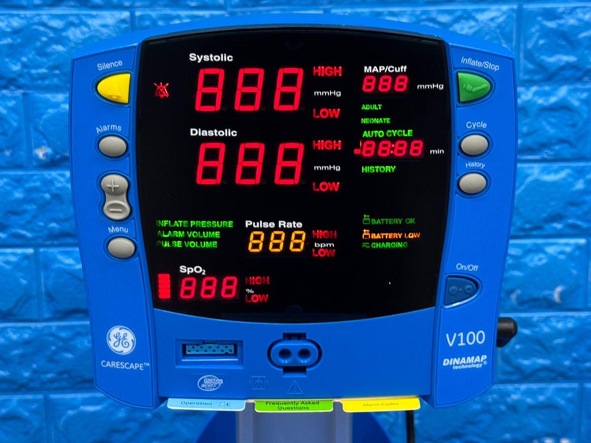Used GE CareScape V100 Monitor REF: 2038172-001 - 4 Pieces