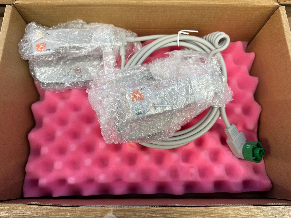 Used Philips Efficia External Paddles  Reference: 989803196431 YOM: 2025 -5 Units