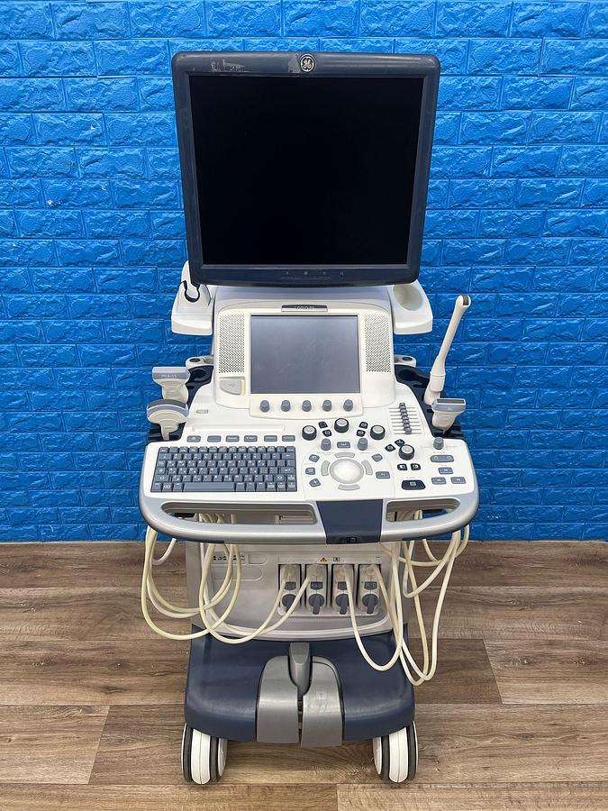 Used GE Logiq E9  YOM: 2014 With 4 Probes.