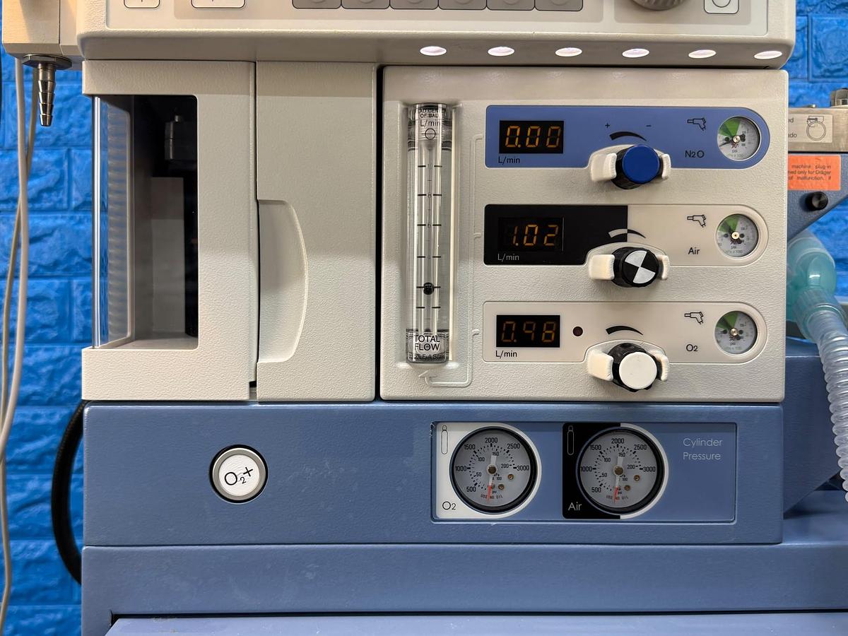 Used Dräger Fabius Tiro YOM: 2011  Include GE B650 Patient Monitor YOM: 2013 With SPO2 & ECG Cables