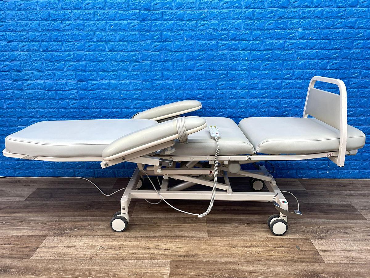 Used Digiterm Comfort-4B Dialysis chair with remote 