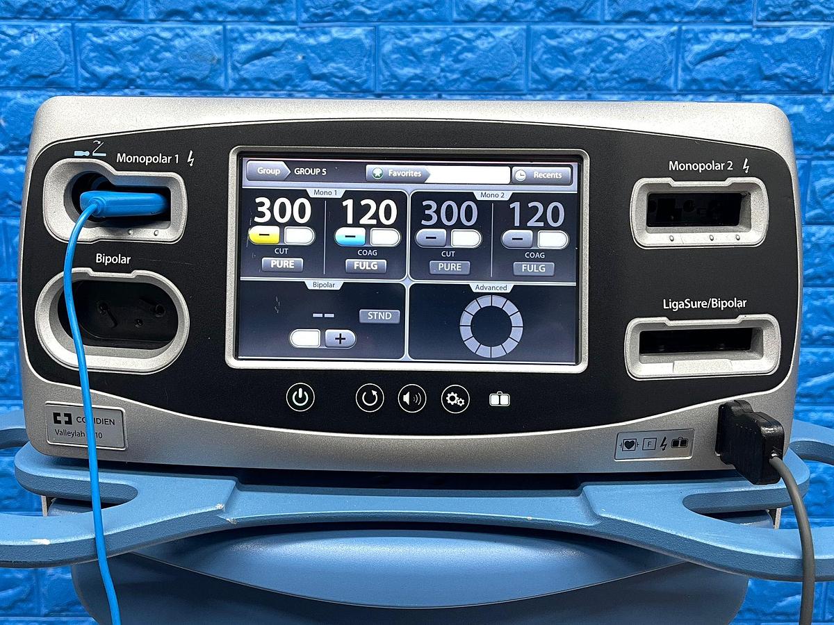 Used COVIDIEN Valleylab FT10 YOM: 2018 Includes Smoke Evacuator YOM: 2018 Monopolar and Bipolar Foot switch Electrosurgical Unit