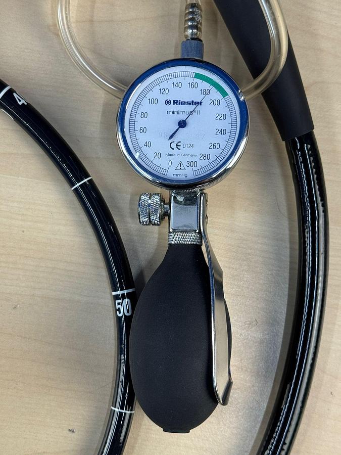 Used Olympus Evis X1 CV-1500 Endoscopy with Gastro GIF-HQ190 / Colono CF-HQ190L Includes: Olympus Evis X1 CV-1500 Processor Olympus MAJ-1921 Keyboard Olympus OFP-2 Flushing Pump Olympus UCR Gas Insufflator with hose Olympus MAJ-901 Water Bottle Olympus GIF-HQ190 Gastroscope with case and Air/Water/Suction valve Olympus CF-HQ190L Long Colonoscope with case and Air/Water/Suction valve