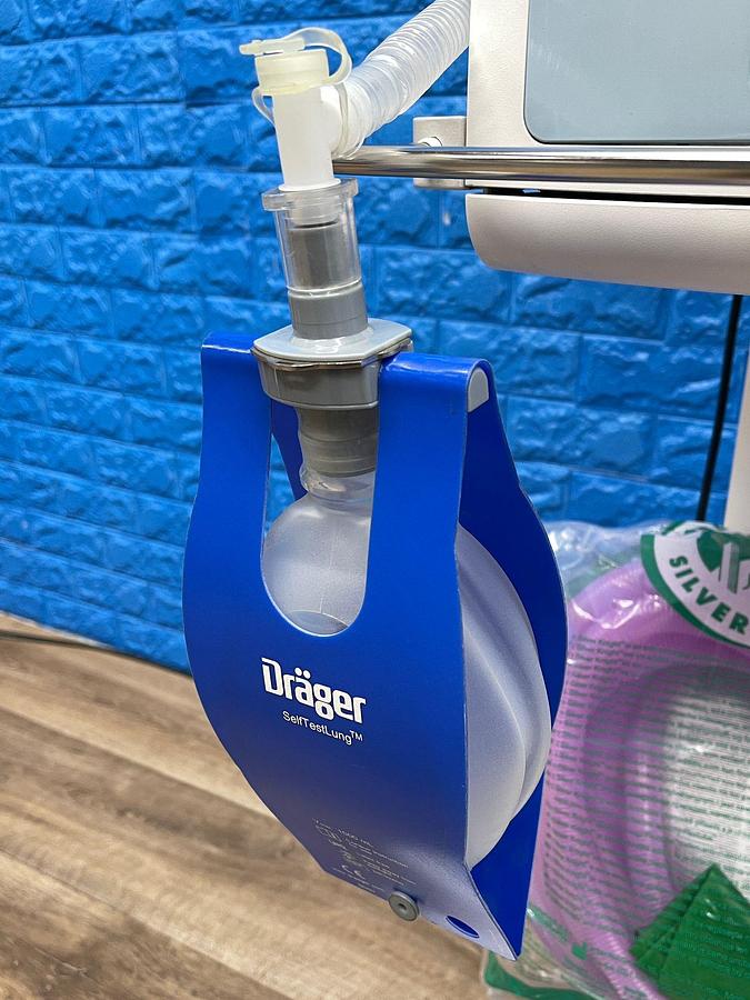 Used Dräger Evita V500 Ventilator SW: S02.51.01 Hours: 33367 YOM: 2013 SN: ASEE-0086