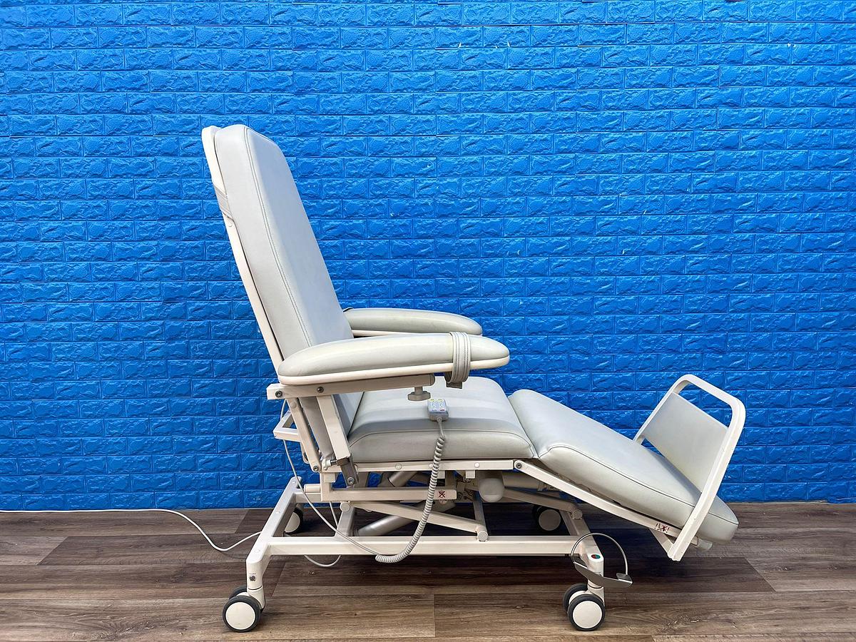 Used Digiterm Comfort-4B Dialysis chair with remote 