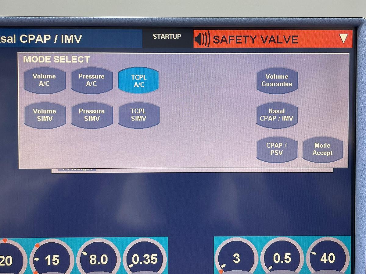 Used AVEA Carefusion Vaisys Ventilator