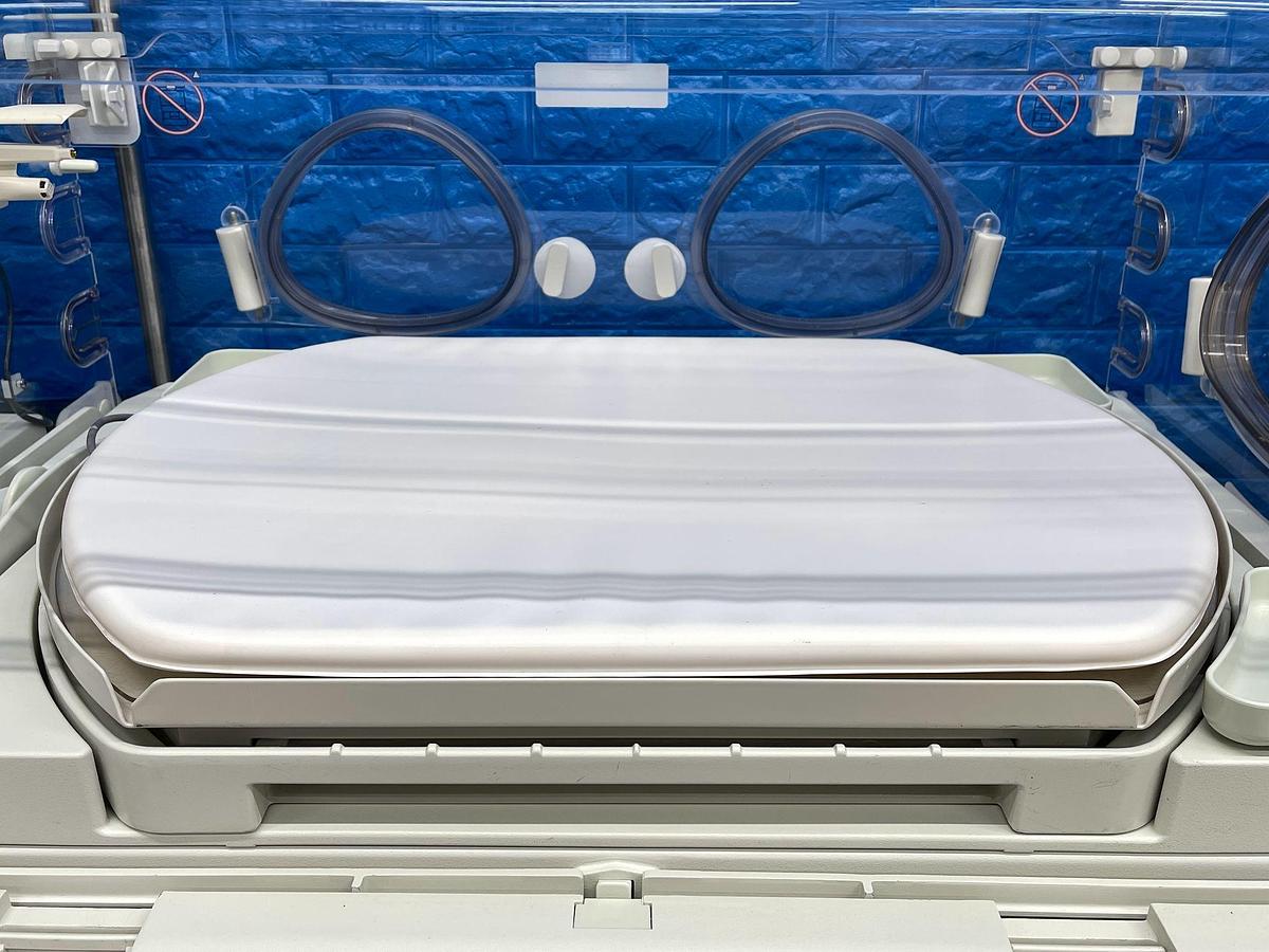 Used GE Giraffe YOM: 2018 Infant Incubator