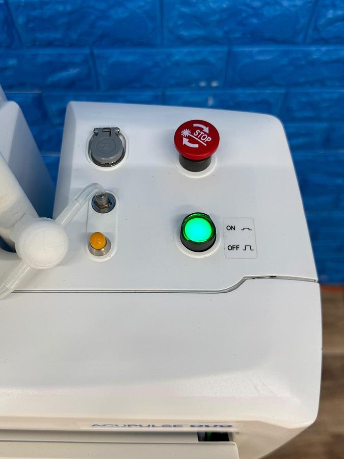 Used Lumenis ACUPULSE DUO Laser 40 Watt REF: SA-10014050 YOM: 2015 SN: 175 Include: Acupulse SurgiTouch Flash Scanner SN: 2118A Acuspot 712 Micromanipulator SN: 846 4x CO2 Laser Glasses