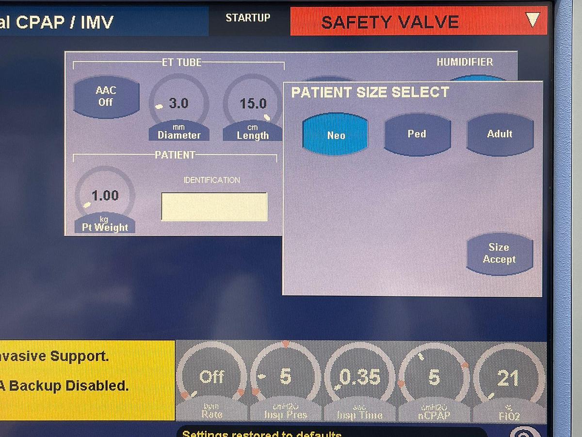 Used AVEA Carefusion Vaisys Ventilator