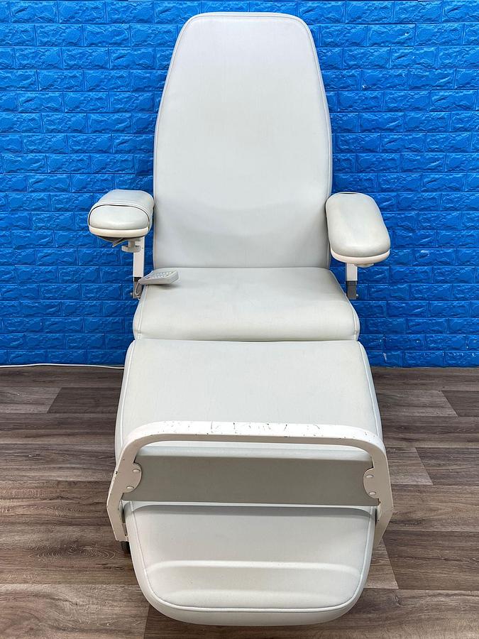 Used Digiterm Comfort-4B Dialysis chair with remote 
