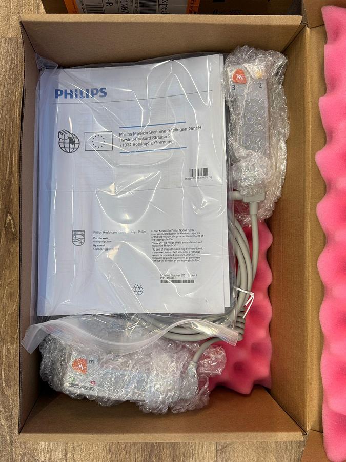 Used Philips Efficia External Paddles  Reference: 989803196431 YOM: 2025 -5 Units