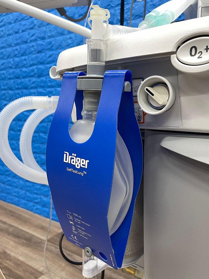 Used  GE Aespire View Anesthesia YOM: 2015 Include GE B450 Patient Monitor With E-miniC Gas Module And Leads YOM: 2015 