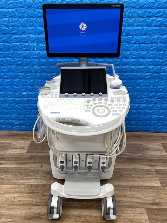 Used GE Voluson E10 OLED BT19 HD LIVE, YOM: 2017