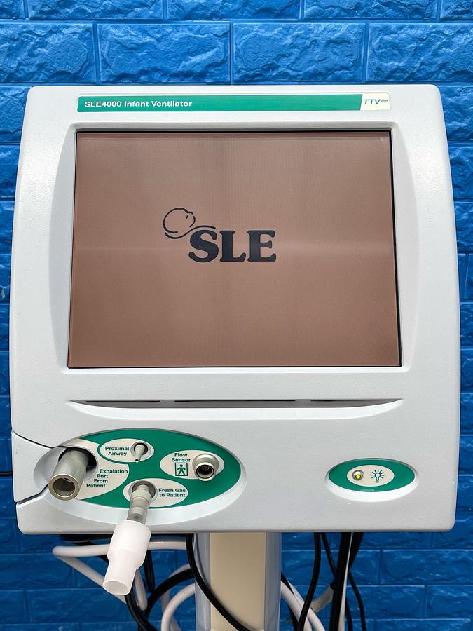 Used Used SLE 4000 Ventilator
