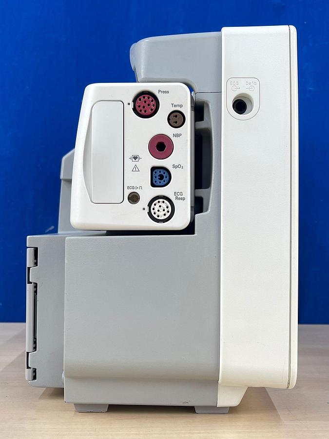 Used Philips IntelliVue MP30 patient monitor, YOM: 2013
