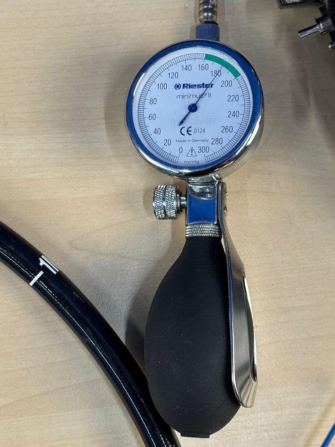 Used Olympus Evis X1 CV-1500 Endoscopy with Gastro GIF-HQ190 / Colono CF-HQ190L Includes: Olympus Evis X1 CV-1500 Processor Olympus MAJ-1921 Keyboard Olympus OFP-2 Flushing Pump Olympus UCR Gas Insufflator with hose Olympus MAJ-901 Water Bottle Olympus GIF-HQ190 Gastroscope with case and Air/Water/Suction valve Olympus CF-HQ190L Long Colonoscope with case and Air/Water/Suction valve