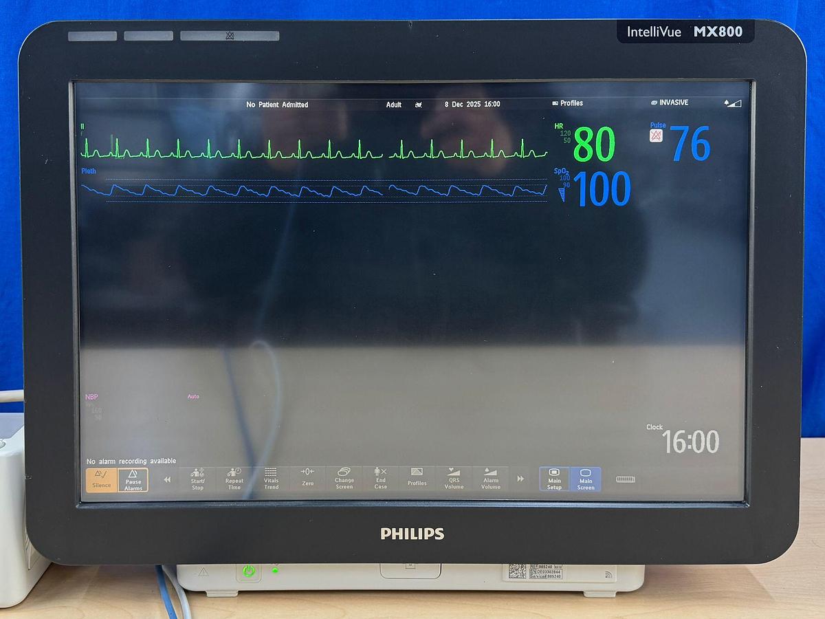 Used Philips IntelliVue MX800 Patient Monitor YOM: 2011  -2 Pieces  Without Leads  -4 Pieces  With Leads  Total = 6 Pieces