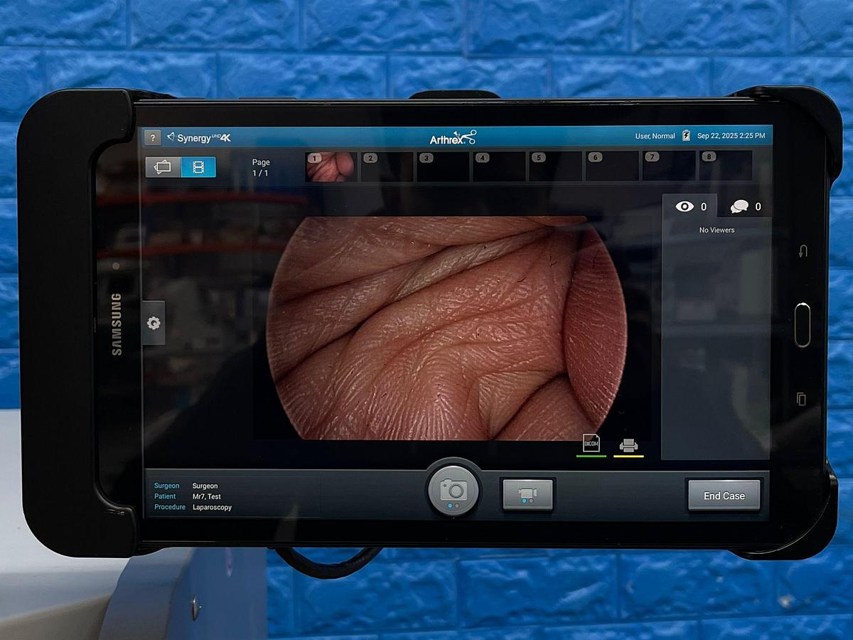 Used ARTHREX Synergy UHD4 4K Tower LED 4K Monitor 32 inch YOM: 2018