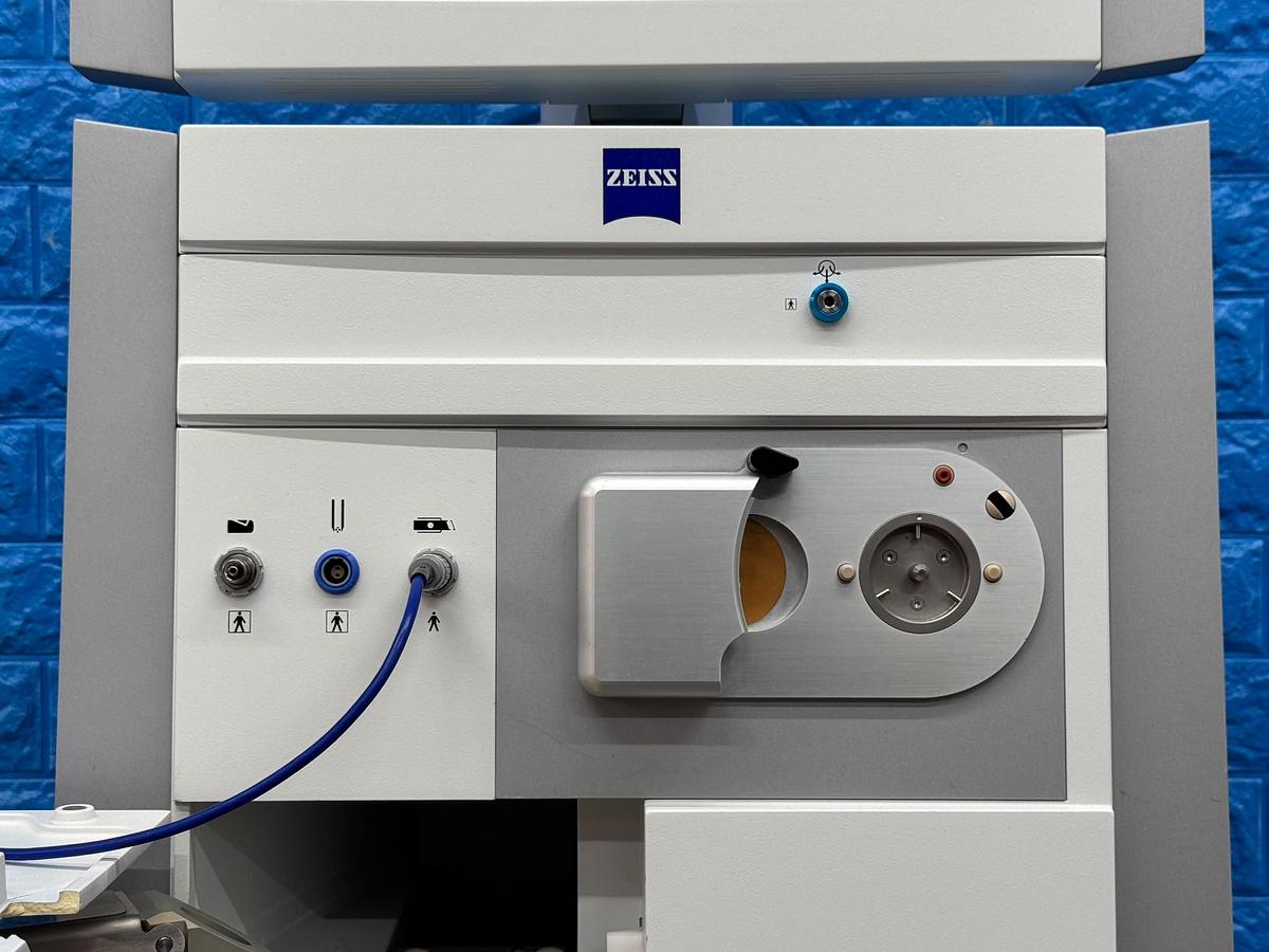 Used CARL ZEISS Visalia S500 REF: 640420 with 3 Hand Pieces YOM: 2013