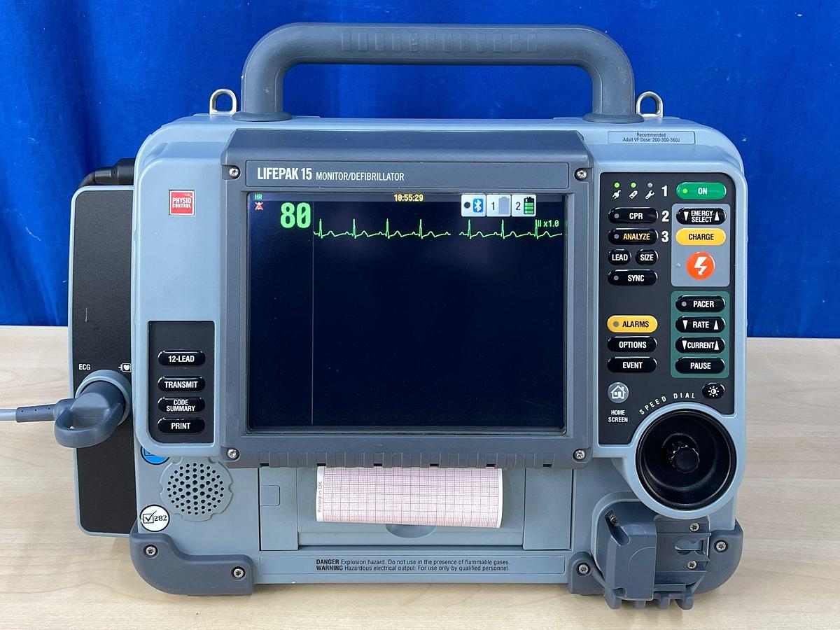 Used PHYSIO-CONTROL Lifepak 15 Defibrillator 6x 2018 2x 2013 V15-2 Defibrillator
