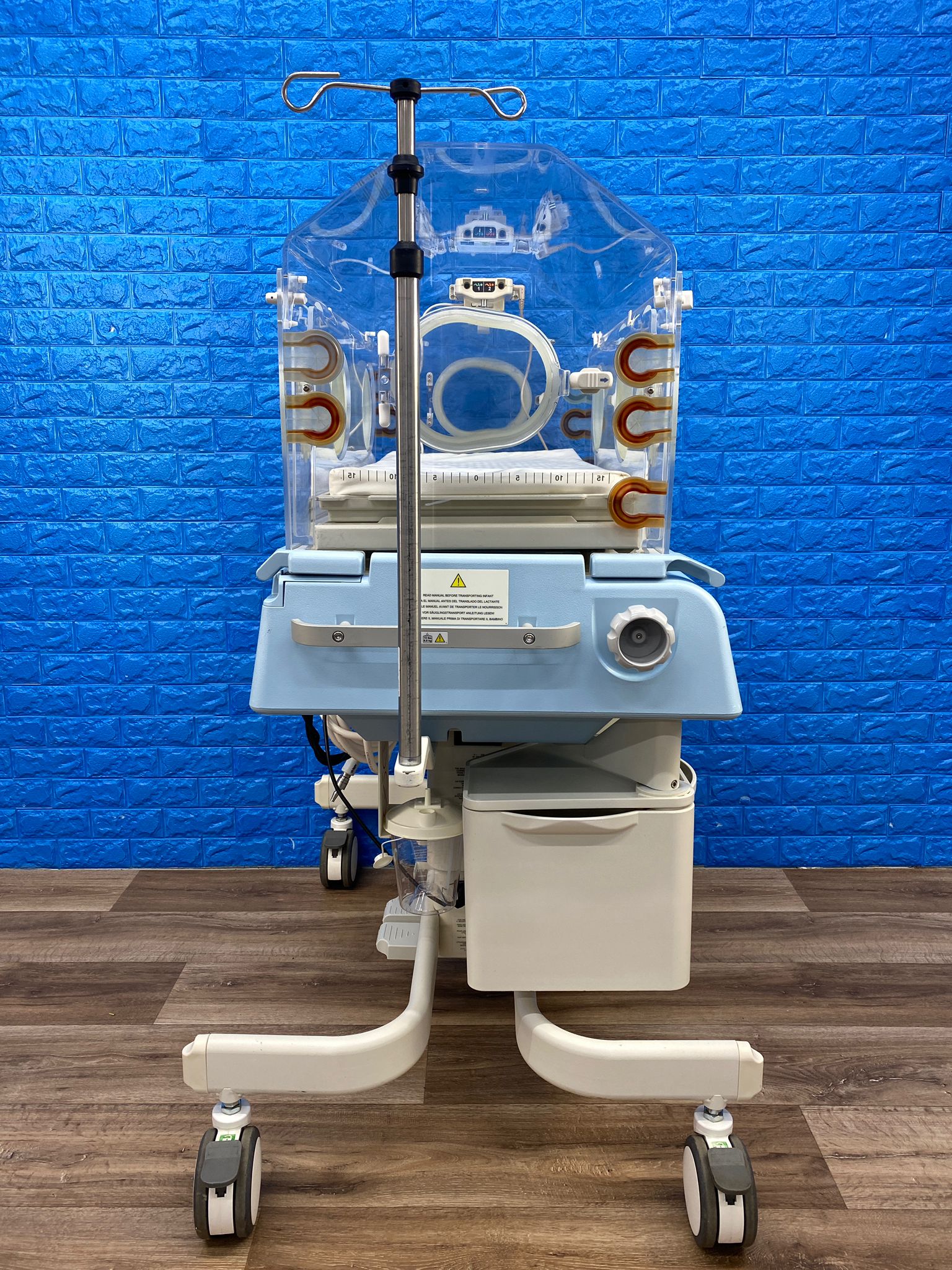 Used Drager Isolette 8000 YOM: 2017