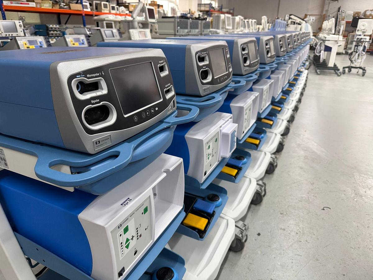 Used COVIDIEN Valleylab FT10 YOM: 2018 Includes Smoke Evacuator YOM: 2018 Monopolar and Bipolar Foot switch Electrosurgical Unit