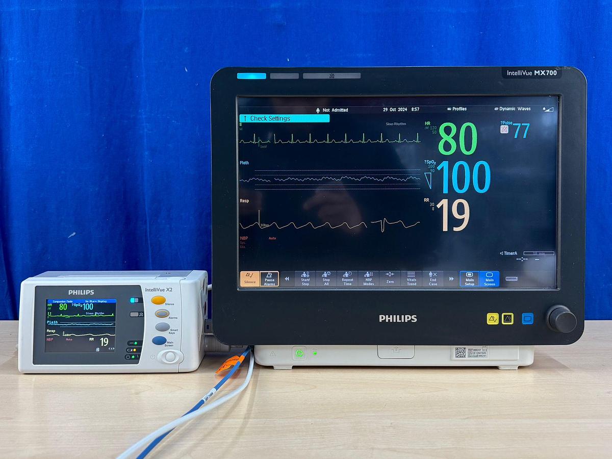 Used Philips IntelliVue MX 700 Patient Monitor  YOM: 2012  With leads