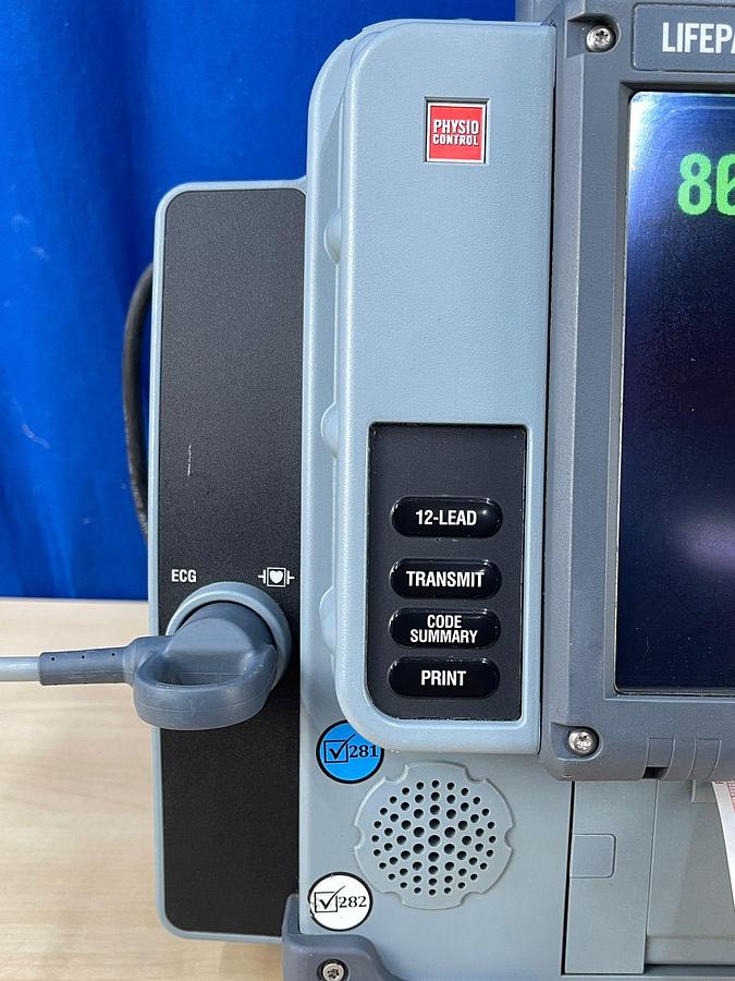 Used PHYSIO-CONTROL Lifepak 15 Defibrillator 6x 2018 2x 2013 V15-2 Defibrillator