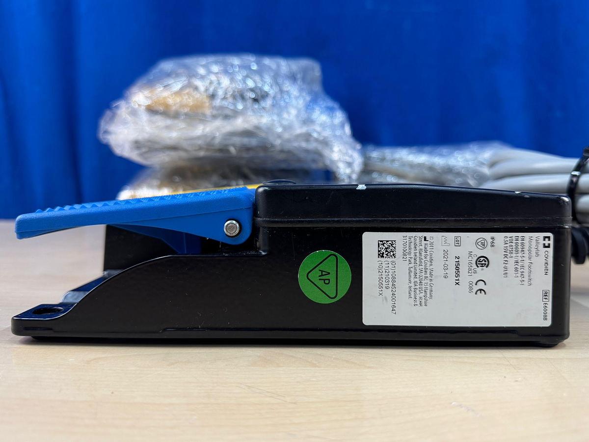 Used Covidien Monopolar Footswitch REF: E6008B -4 Pieces