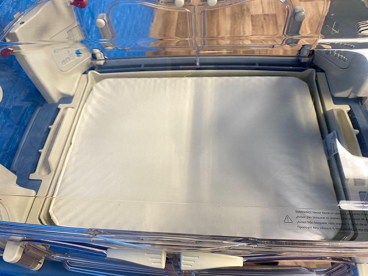 Used Dräger Baby Incubator Caleo YOM:2009